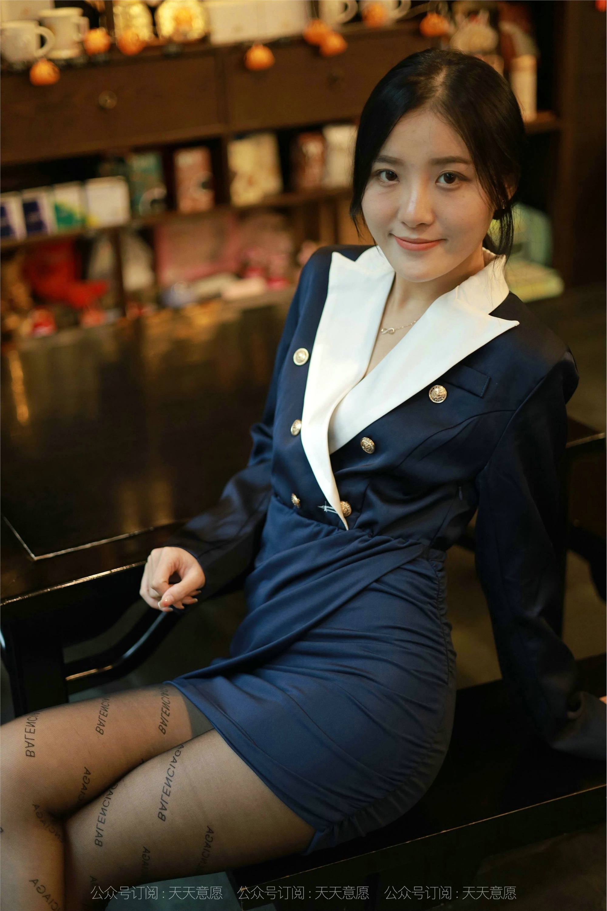 IESS异思趣向  2021.10.16 丝享家949：婉苹《OL姓感包臀裙》